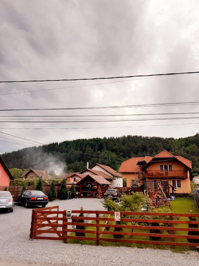 فندق برادفي  Casa De Oaspeti Cristian الغرفة الصورة